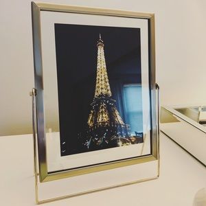 Max Studio floating frame